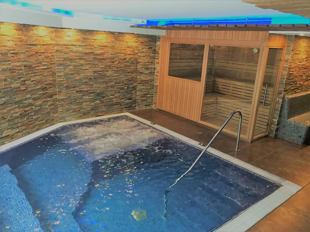 Hotel & Spa Niunit El Serrat Luaran gambar