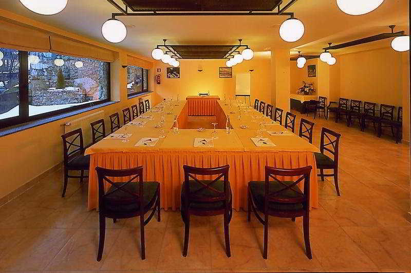 Hotel & Spa Niunit El Serrat Perniagaan gambar