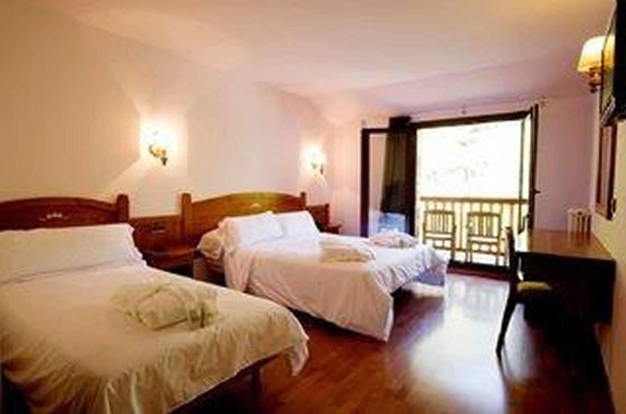 Hotel & Spa Niunit El Serrat Luaran gambar